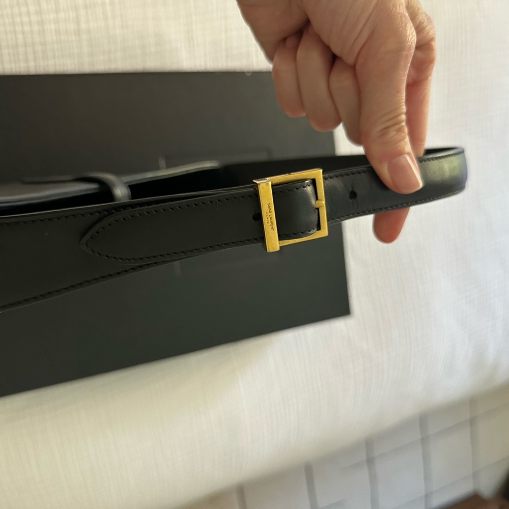 Saint Laurent Black Leather Shoulder Bag with Gold YSL Monogram (Le 5 a 7 bag) - Picture 3 of 6